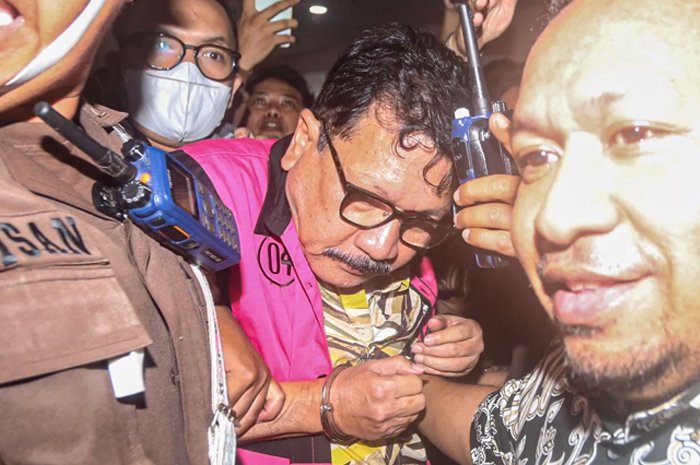 Zarof Ricar ditahan setelah ditetapkan sebagai tersangka.