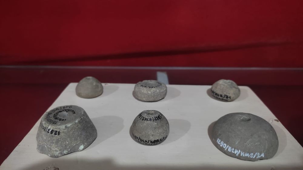 KUNO: Wujud kumparan yang menjadi bagian penting dalam proses pemintalan benang pada zaman Kerajaan Majapahit koleksi Museum PIM, Trowulan.