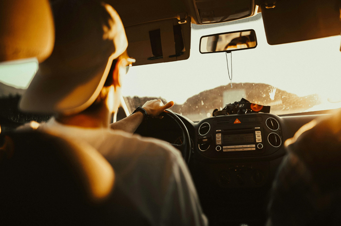 Mengapa saat berangkat dunia terasa sangat lambat? Kenali fenomena return trip effect yang membuat perjalanan pulang terasa lebih cepat.