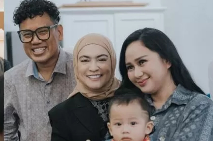 Momen kebahagiaan Denise Chariesta dengan putranya Jaden Bowen, ketika merayakan ulang tahun anaknya tanpa sosok JK.