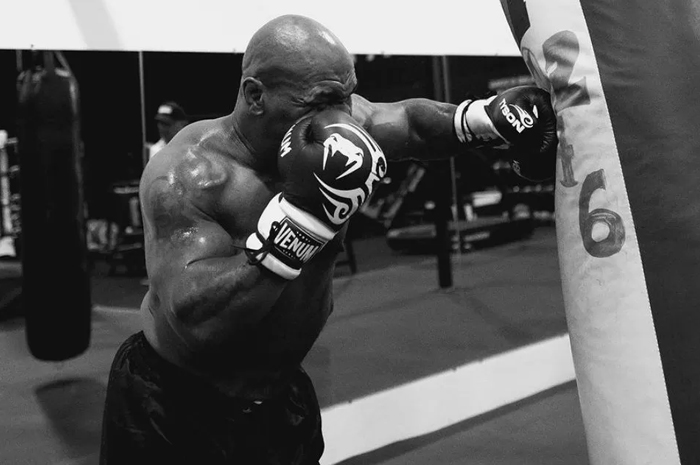 Dari puncak kejayaan hingga kebangkrutan, kini Mike Tyson kembali bangkit dengan kekuatan baru