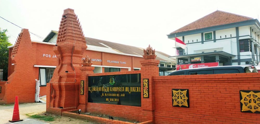PROSES HUKUM: Kejari Kabupaten Mojokerto segera menerbitkan status DPO bagi Direktur CV Alam Jaya Noto Harianto, pasca empat kali mangkir dari panggilan sebagai tersangka.&nbsp;&nbsp;