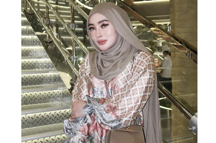 Shella Saukia diduga danai umrah transgender Isa Zega.