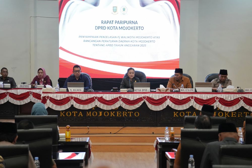 PENYAMPAIAN: Rapat paripurna DPRD Kota Mojokerto dengan agenda penyampaian Pj Wali Kota Mojokerto atas raperda tentang APBD 2025 beberapa waktu lalu.