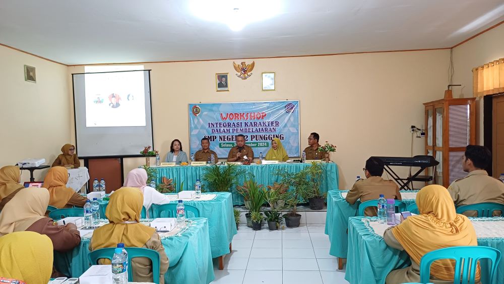 WUJUD NYATA: SMPN 2 Pungging menggelar memorandum of understanding (MoU) dengan Untag Surabaya dan menggelar workshop, Senin (26/11).