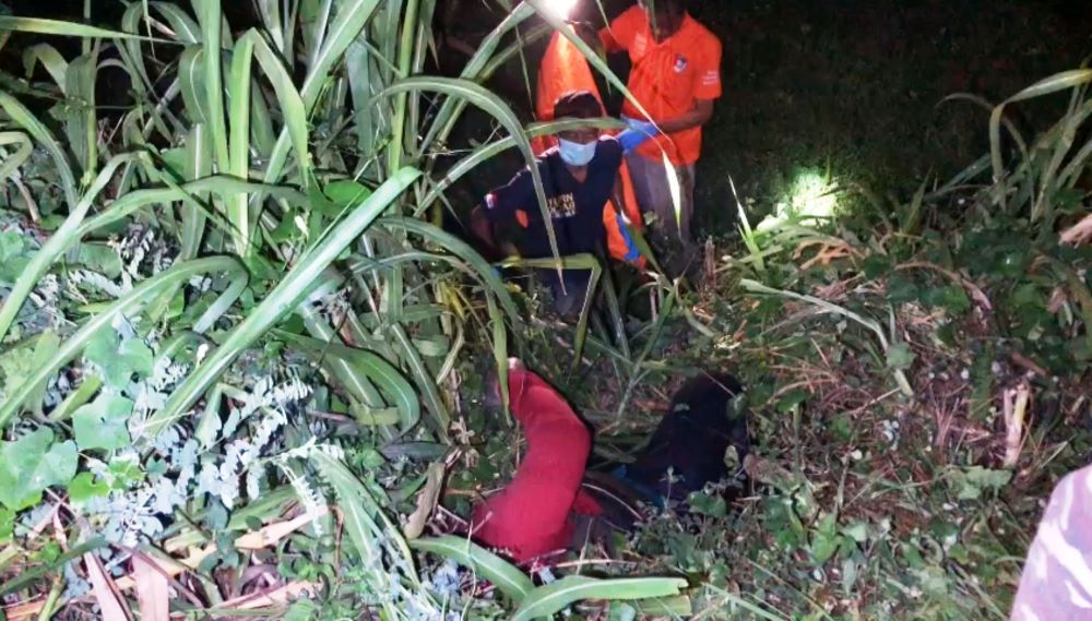 NAHAS: Jasad Kuswanto ditemukan terbujur kaku di area parit Desa Kedungmungal, Kecamatan Pungging, Selasa (26/11).