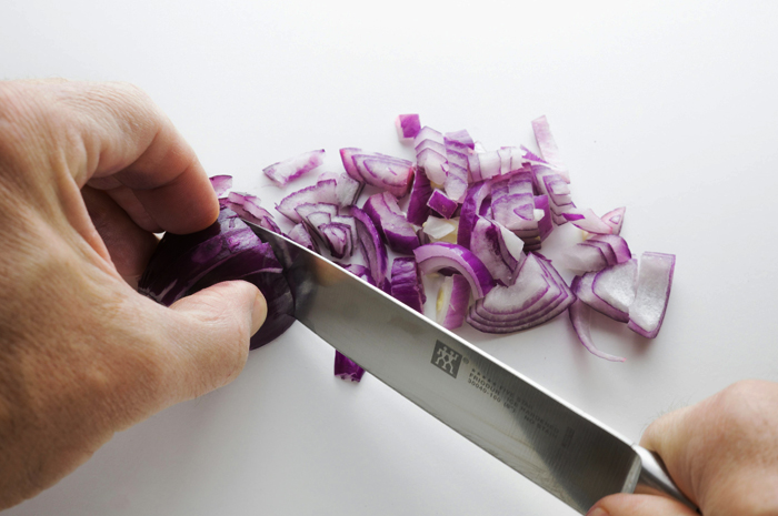 Mengiris bawang akan membuat menangis, Kok Bisa?