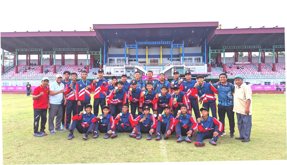 TERSTRUKTUR: Tim U-16 Kabupaten Mojokerto meraih medali perunggu usai tampil di perebutan juara tiga cabor sepak bola Popda Jatim.