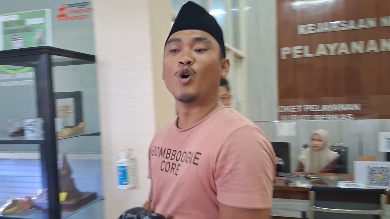 TERPIDANA: Kades Randuharjo Edo Yudha Arista dijebloskan ke Lapas Kelas II B Mojokerto setelah dieksekusi Kejari Kaupaten Mojokerto, Selasa (10/12).