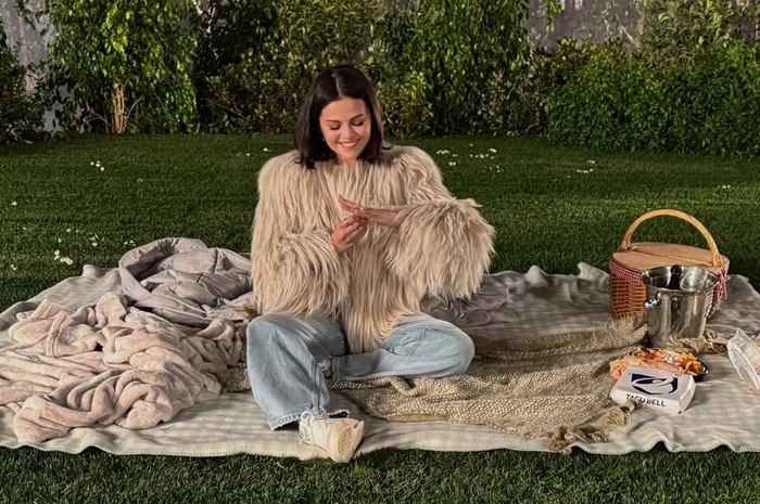 Potret mesra Selena Gomez dan Benny Blanco sambil pamer cincin baru&nbsp;&nbsp;&nbsp; (@selenagomez)