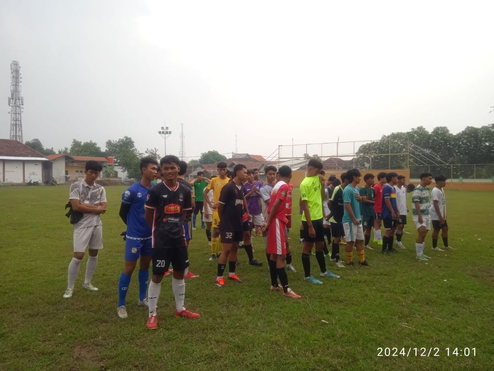 EKSIS LAGI: Puluhan pemain mengikuti seleksi yang digelar Persem Mojokerto di Lapangan Panggreman, Kranggan untuk persiapan Liga 4 Zona Jatim.