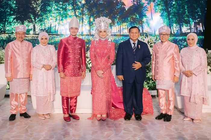 Potret resepsi pernikahan Zumi Zola dan Putri Zulhas saat dihadiri Presiden Prabowo (@ putri_zulhas)