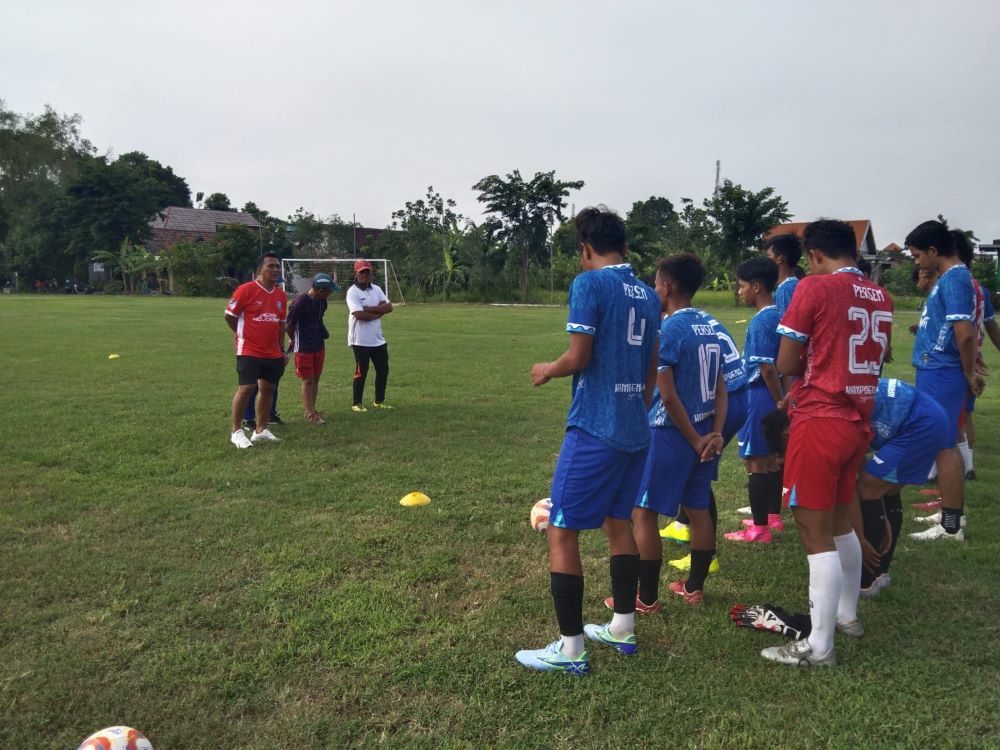 TAK DAPAT JADWAL: Skuad Persem Mojokerto melakoni training center persiapan Liga 4 Zona Jatim di Krian,&nbsp;Sidoarjo, Minggu (15/12).