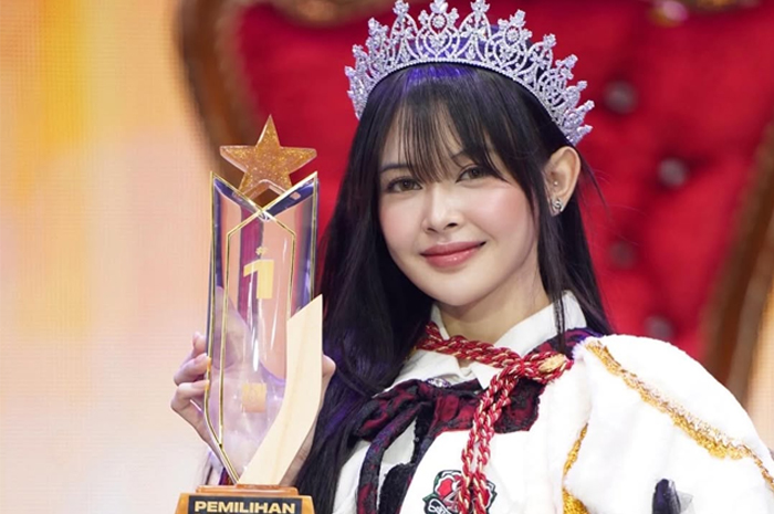 Potret Feni Fitriyanti usai raih kemenangan dengan perolehan suara terbanyak di SSK JKT48 2024 (@jkt48feni)