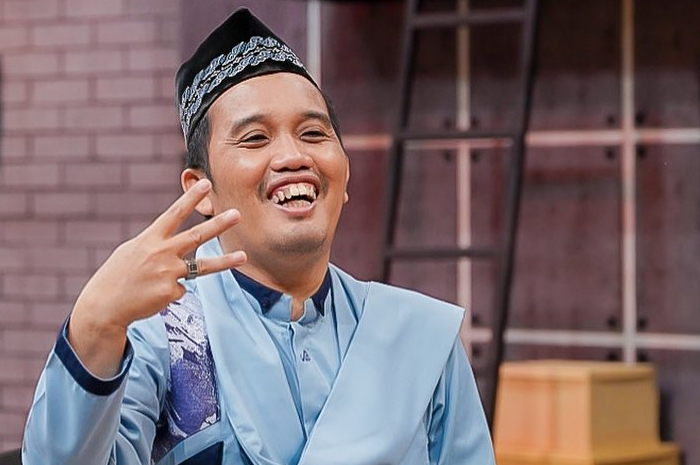 Profil lengkap milik Ustaz Maulana yang berbeda dari para penceramah lain dengan gaya khasnya.