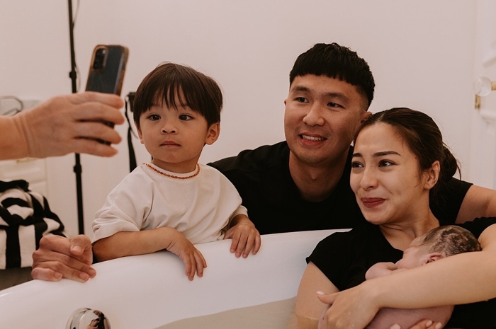 Nikita Willy melahirkan dengan metode water birth. (Instagram: @nikitawillyofficial94).