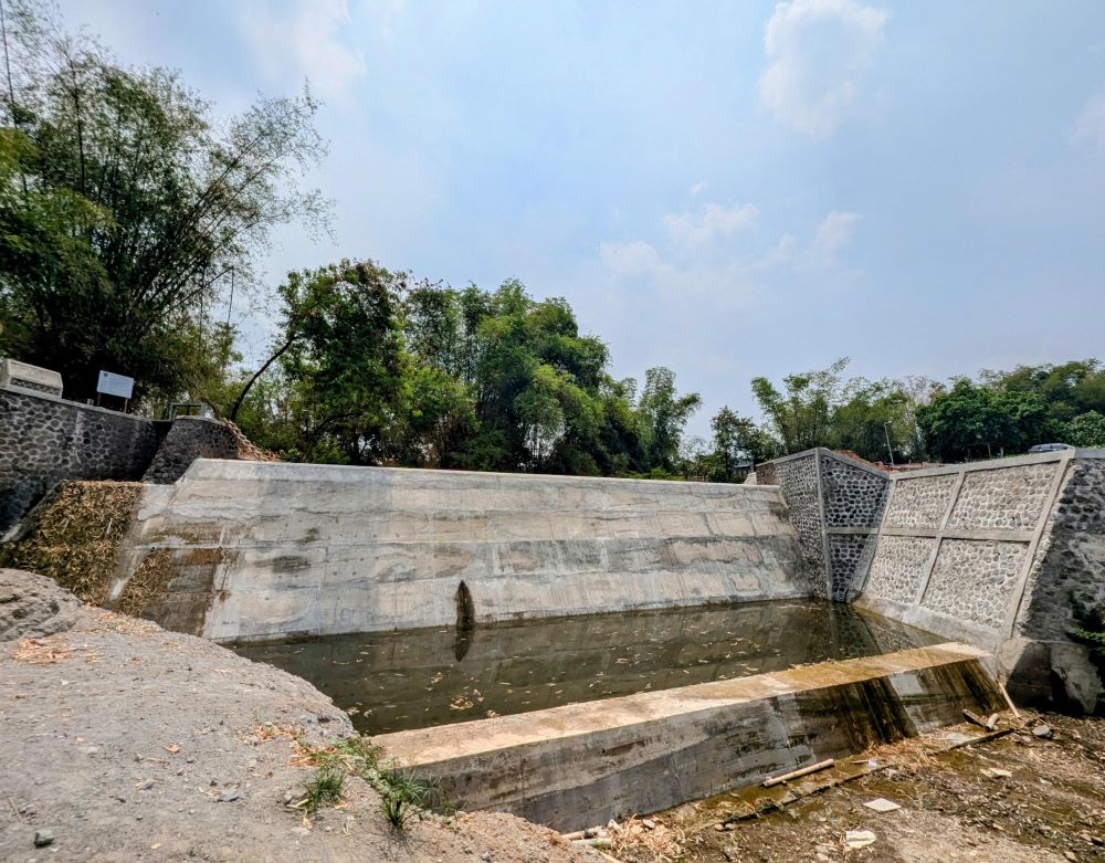 TEPAT WAKTU: Pembangunan irigasi, konstruksi dan rehabilitasi Bendung Mojogeneng, Desa Kalen, Kecamatan Dlanggu.