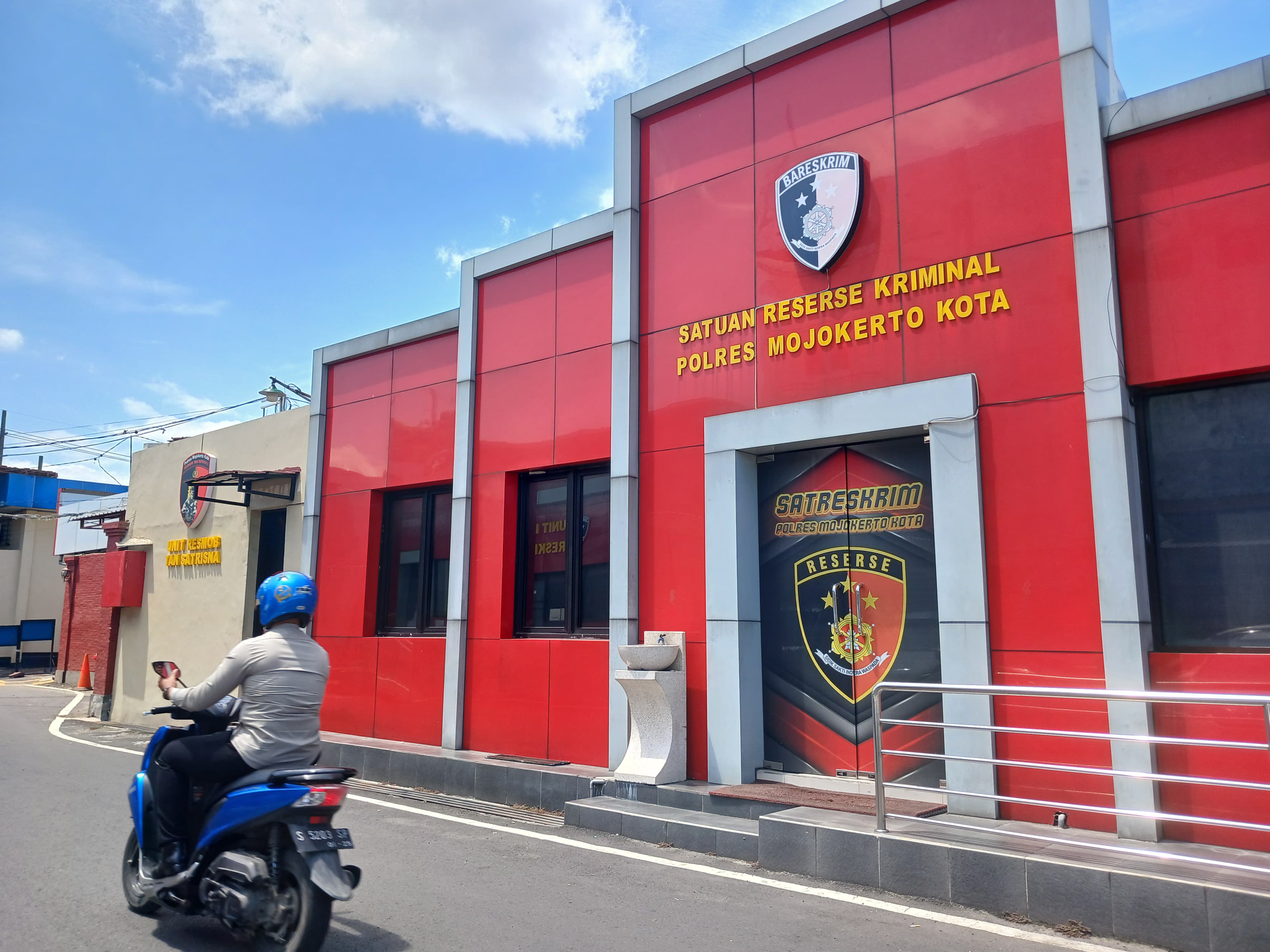 TERUNGKAP: Kantor Satreskrim Polres Mojokerto Kota, Kamis (19/12). Polisi baru saja menangkap terduga pelaku pembunuhan.