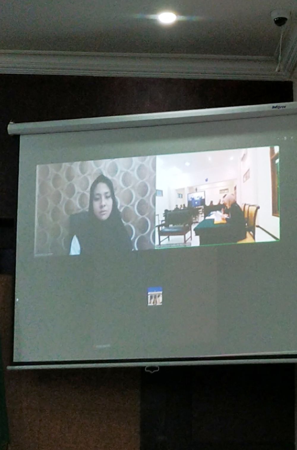 PENYESALAN: Briptu Fadhilatul Nikmah menjalani sidang tuntutan secara daring dari rutan Polda Jatim, Selasa (17/12).