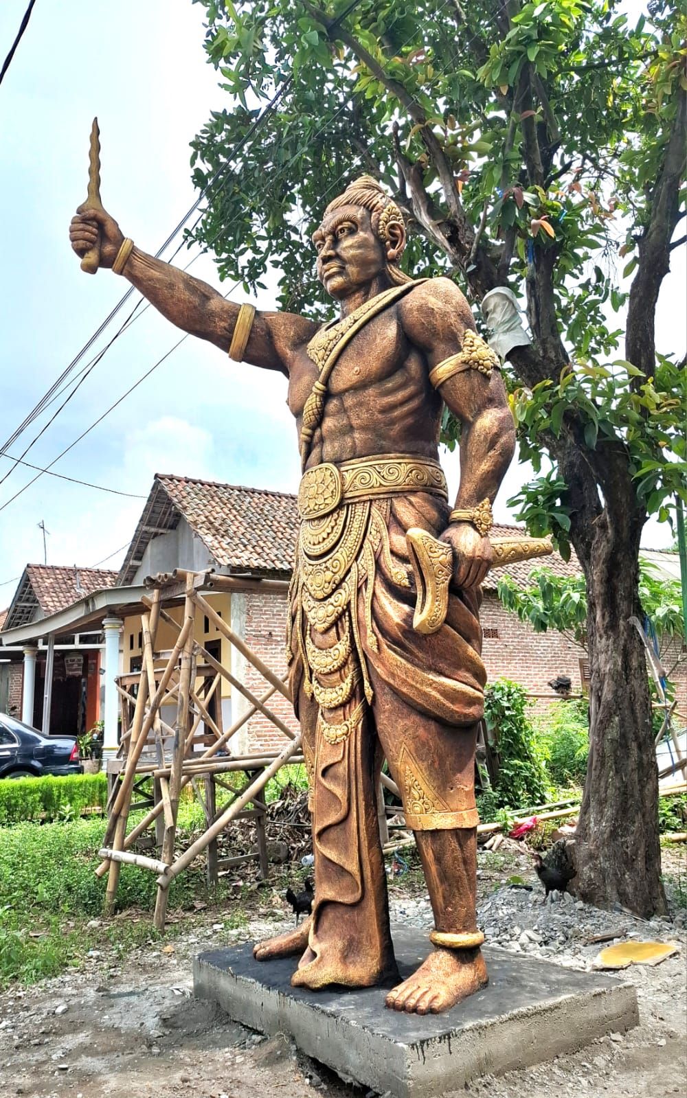 SPIRIT OF MAJAPAHIT: Hasil pengerjaan patung Mahapatih Gajah Mada yang akan dipasang menggantikan Tugu Adipura di simpang Jalan Gajah Mada-Jalan Bhayangkara, Kota Mojokerto.