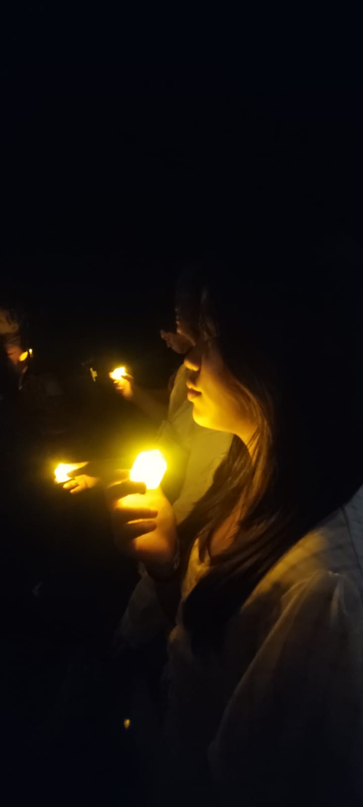 CAHAYA LILIN: Perayaan Natal di GBI Rock Kota Mojokerto ditandai menyalakan lilin (candle light).