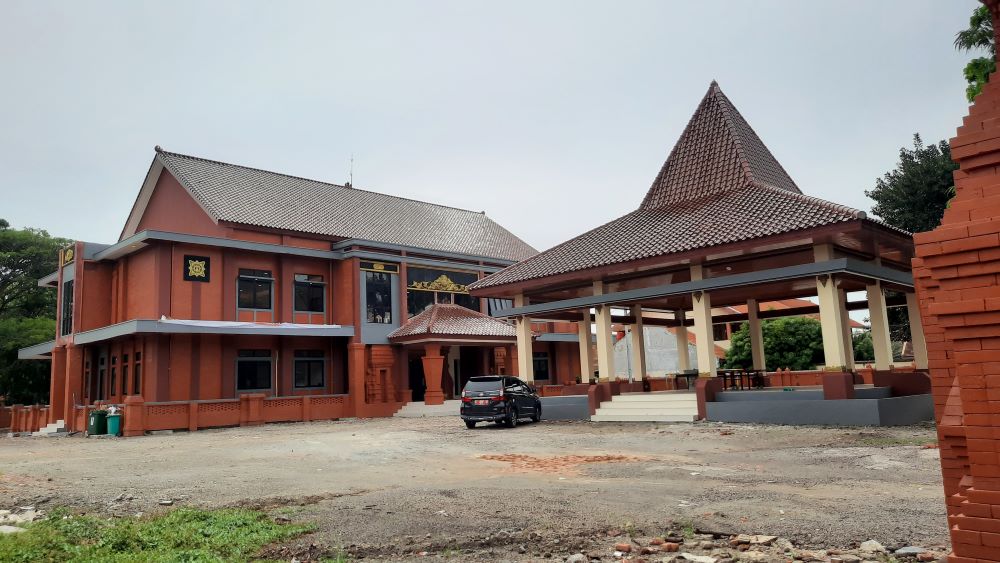 KANTOR ANYAR: Gedung baru Kantor Kecamatan Kranggan, Kota Mojokerto di Jalan Kranggan IA yang kini sudah mulai difungsikan untuk layanan masyarakat.