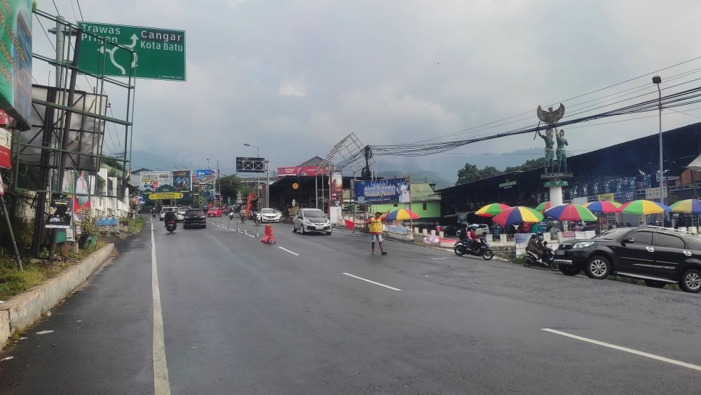 WASPADA: Masyarakat diimbau selalu waspada saat melintas jalur wisata Pacet dan Trawas karena terkategori rawan terjadi bencana.