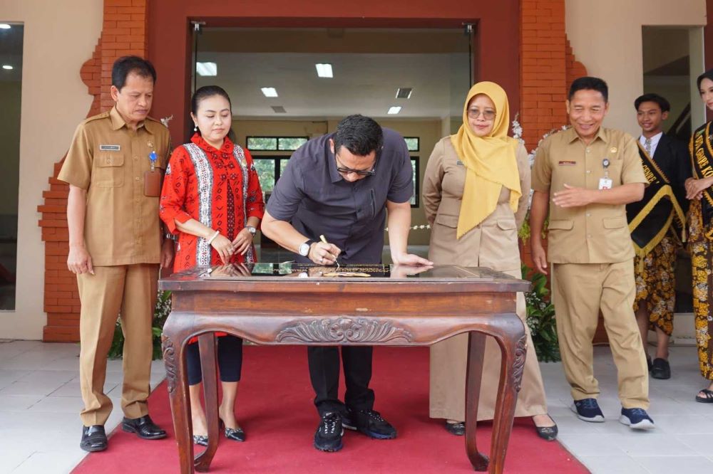 GEDUNG ANYAR: Kantor baru Kecamatan Kranggan di Jalan Kranggan IA yang telah diresmikan Pj Wali Kota Mojokerto Moh. Ali Kuncoro, Selasa (31/12).