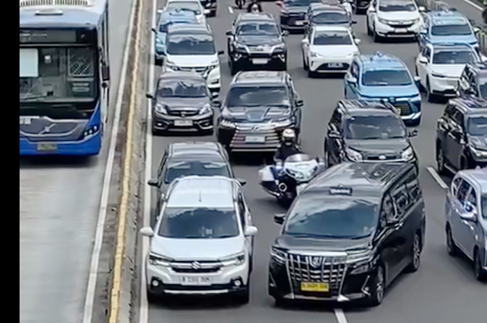 Banyak Diburu Netizen! Nusron Wahid Buka Suara atas Polemik Mobil Pelat Nomor RI 36