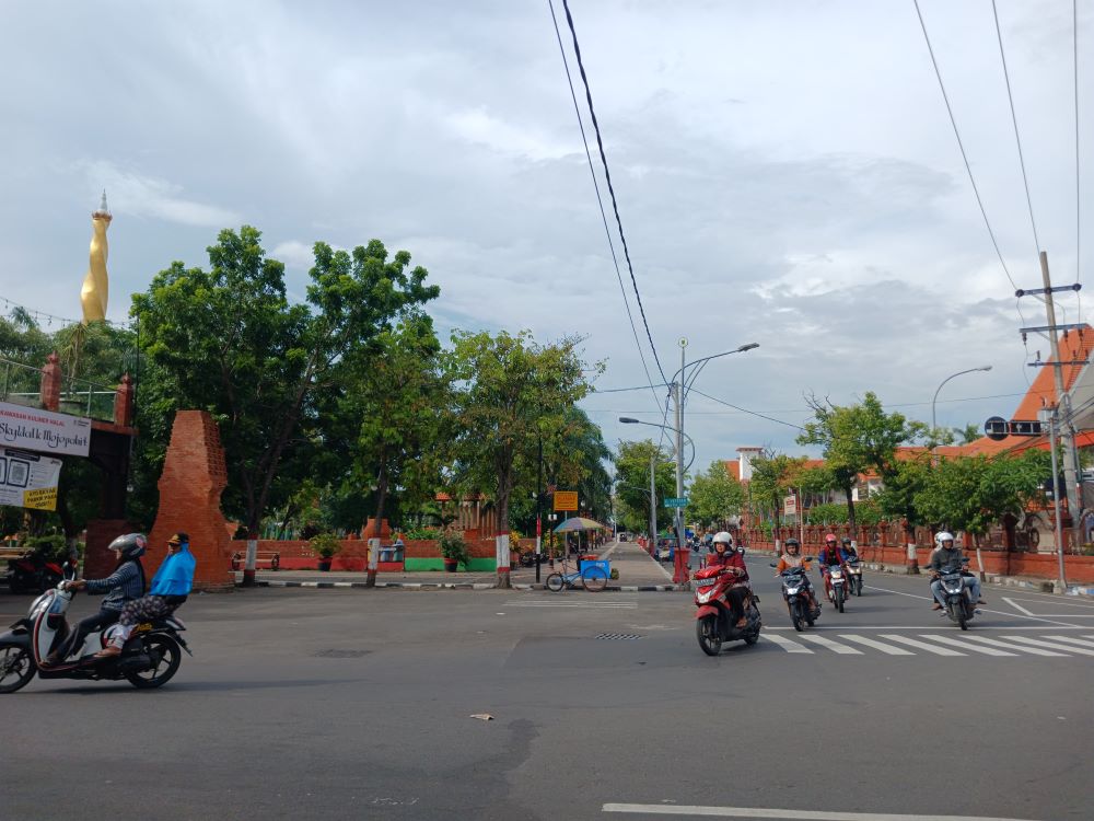 TKP: Kawasan timur Alun-Alun Wiraraja, Kota Mojokerto, yang menjadi tempat tawuran, kemarin.