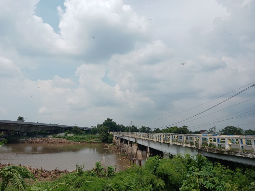 KUNO: Jembatan Pagerluyung di Sungai Brantas, Desa/Kecamatan Gedeg, Kabupaten Mojokerto, salah satu peninggalan Belanda yang masih berfungsi hingga sekarang.