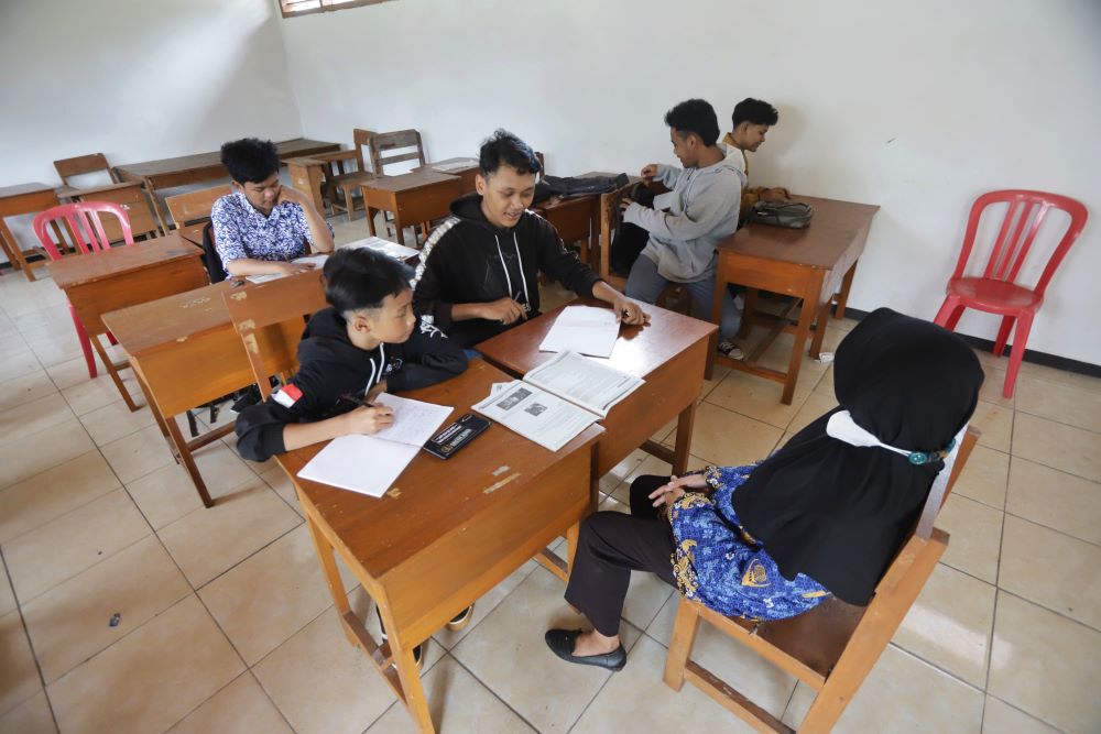 WAJIB DIPANTAU: Suasana pembelajaran di salah satu kelas SKB Gedeg, Mojokerto.