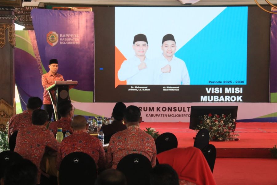 OPTIMISTIS: Bupati terpilih Muhammad Albarraa memaparkan program prioritas dalam Forum Konsultasi Publik dalam ranwal penyusunan RKPD tahun 2026, di Pendapa GMT, Kamis (30/1).