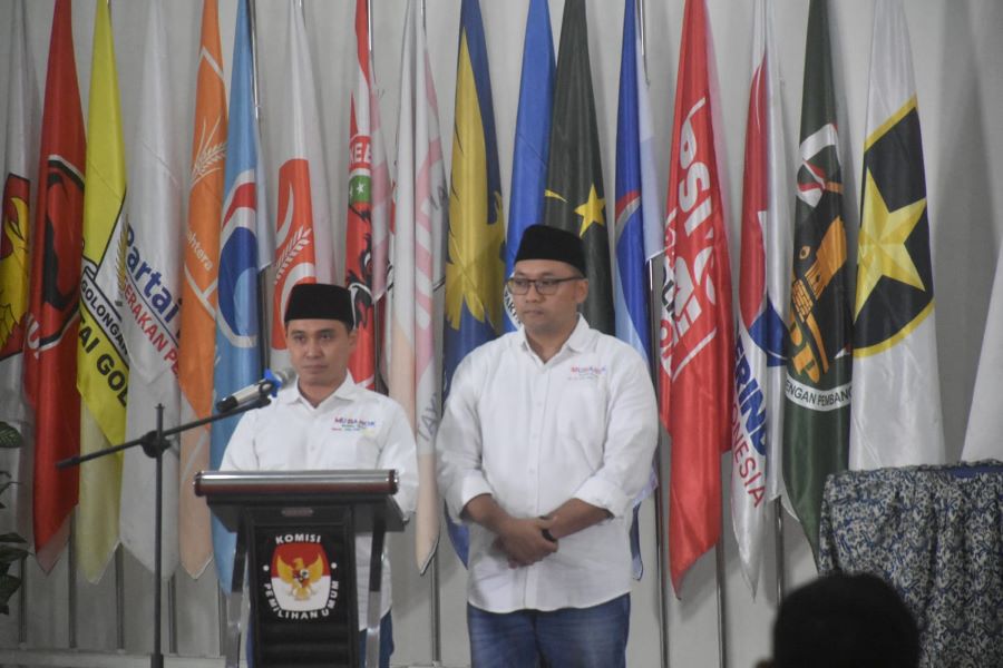 MENUJU PERINGGITAN: Paslon Muhammad Albarraa-M. Rizal Octavian menyampaikan pidato usai ditetapkan sebagai paslon terpilih di Pilkada 2024 oleh KPU, 9 Januari lalu.