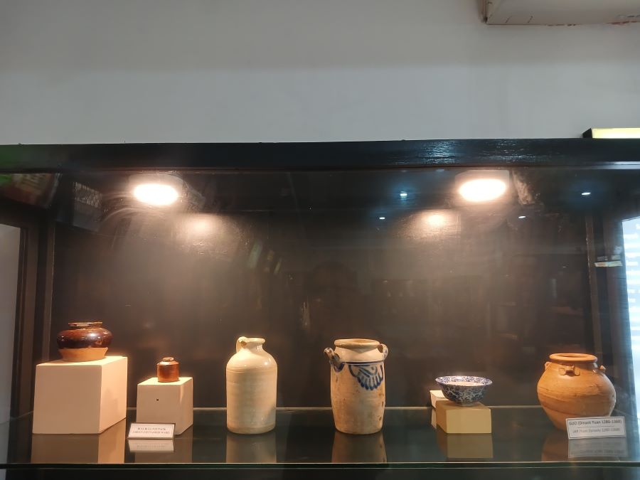 KOMODITAS GLOBAL: Barang-barang keramik koleksi Museum PIM Trowulan dari masa Kerajaan Majapahit.