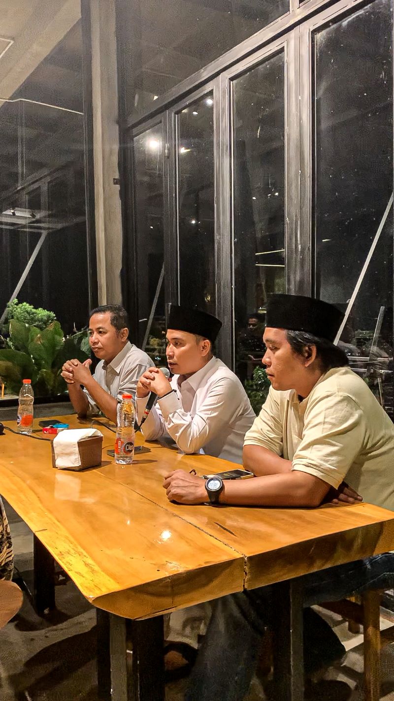 KONSOLIDASI: Bupati terpilih Muhammad Albarraa menghadiri konsolidasi bersama Paguyuban Kepala Desa Kabupaten Mojokerto untuk meningkatkan sinergitas membangun Kabupaten Mojokerto lebih maju, adil.