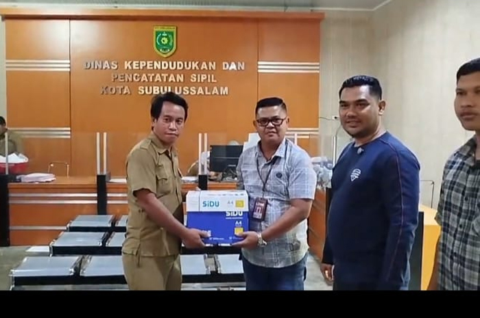 Seorang Pria di Aceh Sumbang Kertas HVS ke Disdukcapil karena Kertas untuk Cetak KK dan Akte&nbsp; Sering Kosong