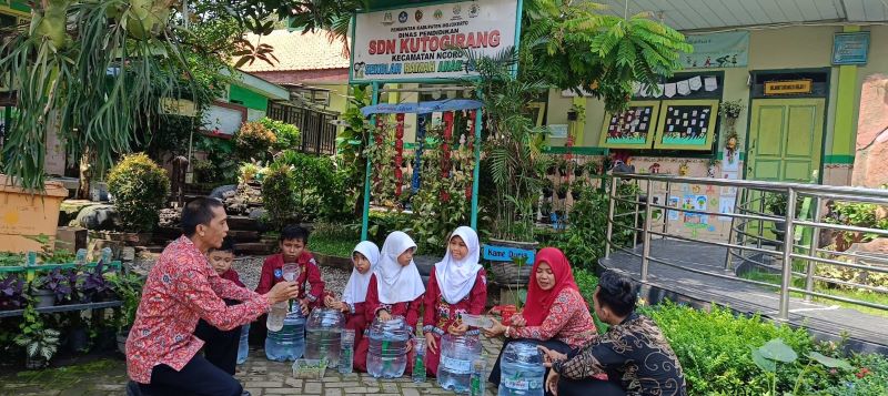 LESTARI DAN ASRI: Salah satu implementasi pelaksanaan program sekolah adiwiyata mandiri yang di SDN Kutogirang.