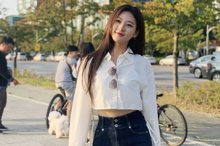 Kim Sae Ron ditemukan meninggal dunia di kamarnya pada Minggu (16/2). Saat ini kepolisian masih melakukan penyelidikan atas penyebab kematian artis cantik ini.