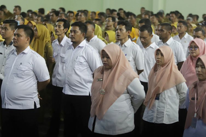 Para guru akan menerima tunjangan sertifikasi sebelum lebaran.