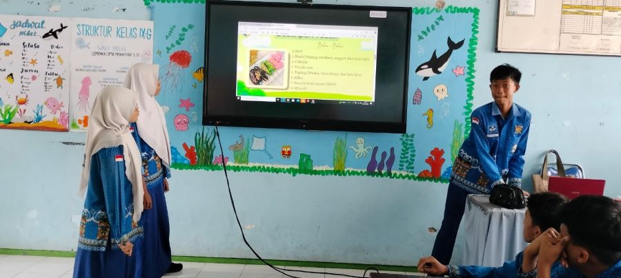 KREATIF: Pembelajaran di dalam kelas dengan metode presentasi  menggunakan media yang menyenangkan.