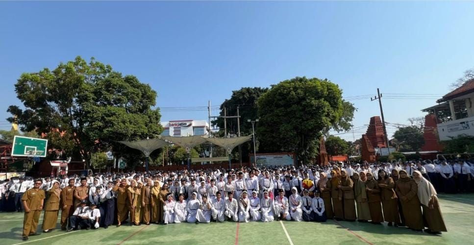 ANTI-KEKERASAN: Warga SMPN 2 Mojokerto aktif menyuarakan tolak aksi kekerasan dan bullying.