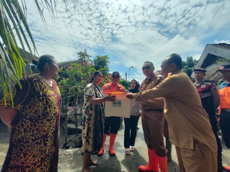 GERAK CEPAT: Wabup Mojokerto Muhammad Rizal Oktavian didampingi Kepala BPBD Yo