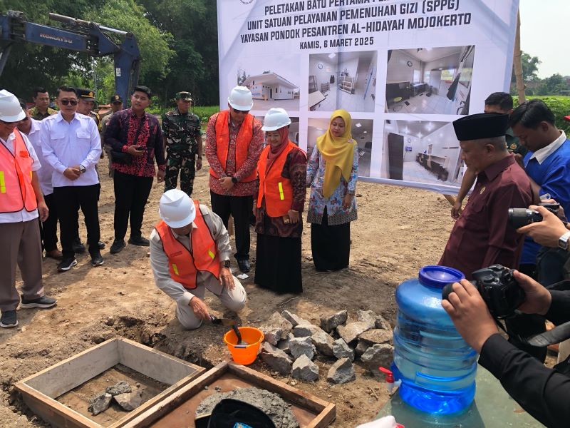 DIRESMIKAN: Unit SPPG di Dusun Rejeni, Desa Wonodadi, Kecamatan Kutorejo, resmi mulai dibangun untuk memenuhi gizi siswa sekolah maupun masyarakat sekitar, Kamis (6/3).