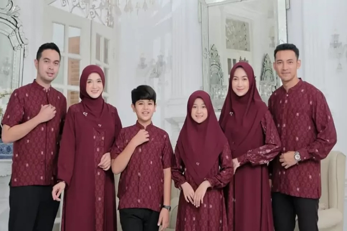 Dari Model Glamor ke Simpel, Tren Baju Lebaran dari Tahun ke Tahun Terus Berganti