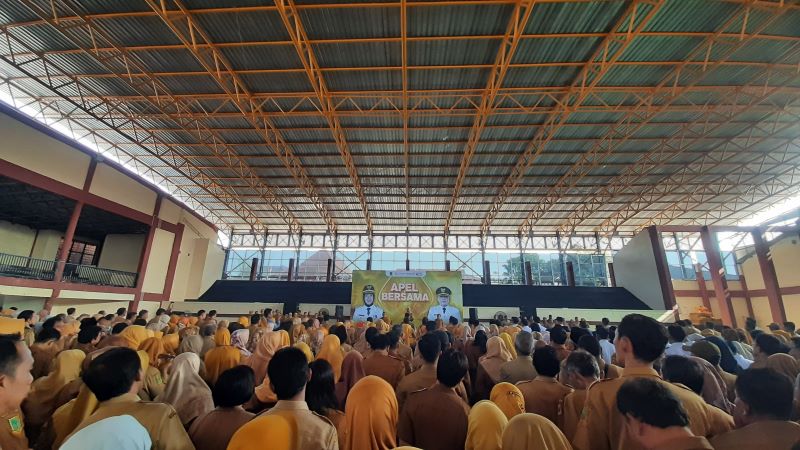 THR SEGERA CAIR: ASN di lingkungan Pemkot Mojokerto saat mengikuti apel pagi bersama di GOR dan Seni Mojopahit beberapa waktu lalu.
