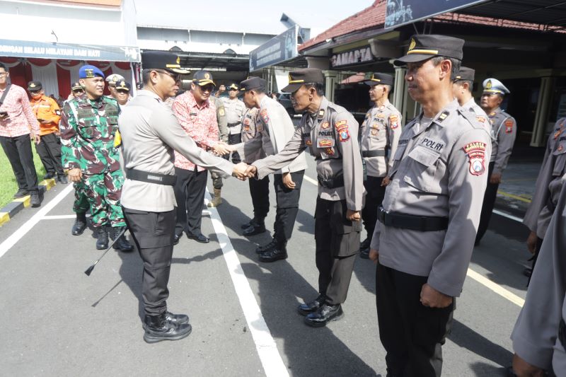 AMANKAN LEBARAN: Apel gelar pasukan Operasi Ketupat 2025 di Mapolres Mojokerto Kota, kemarin.