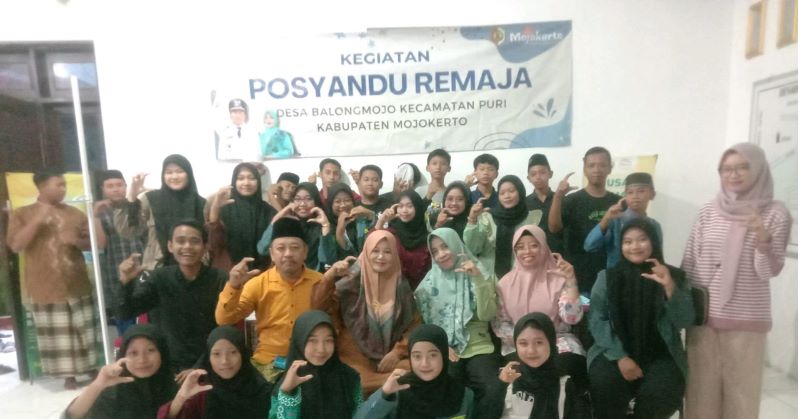 RUTIN: Setiap bulan Pemdes Balongmojo menggelar pemeriksaan kesehatan masyarakat lewat Posbindu.