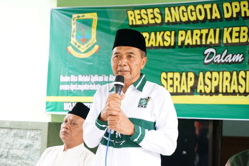 TURUN LANGSUNG: Wakil Ketua DPRD Kota Mojokerto Hadi Prayitno saat menyampaikan sambutan pada giat reses untuk serap aspirasi masyarakat.