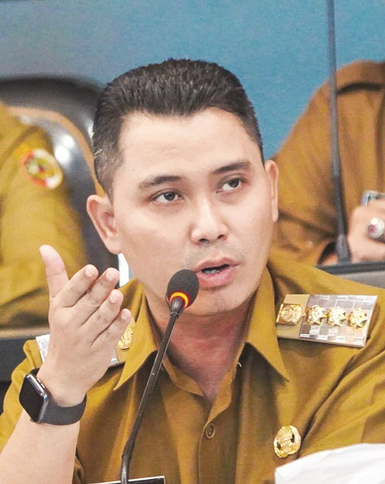 TETAP BERJALAN: Bupati Mojokerto Muhammad Albarraa memastikan pelayanan kepada masyarakat tidak terganggu seiring penerapan sistem kerja WFO dan WFH di lingkungan Pemkab Mojokerto.